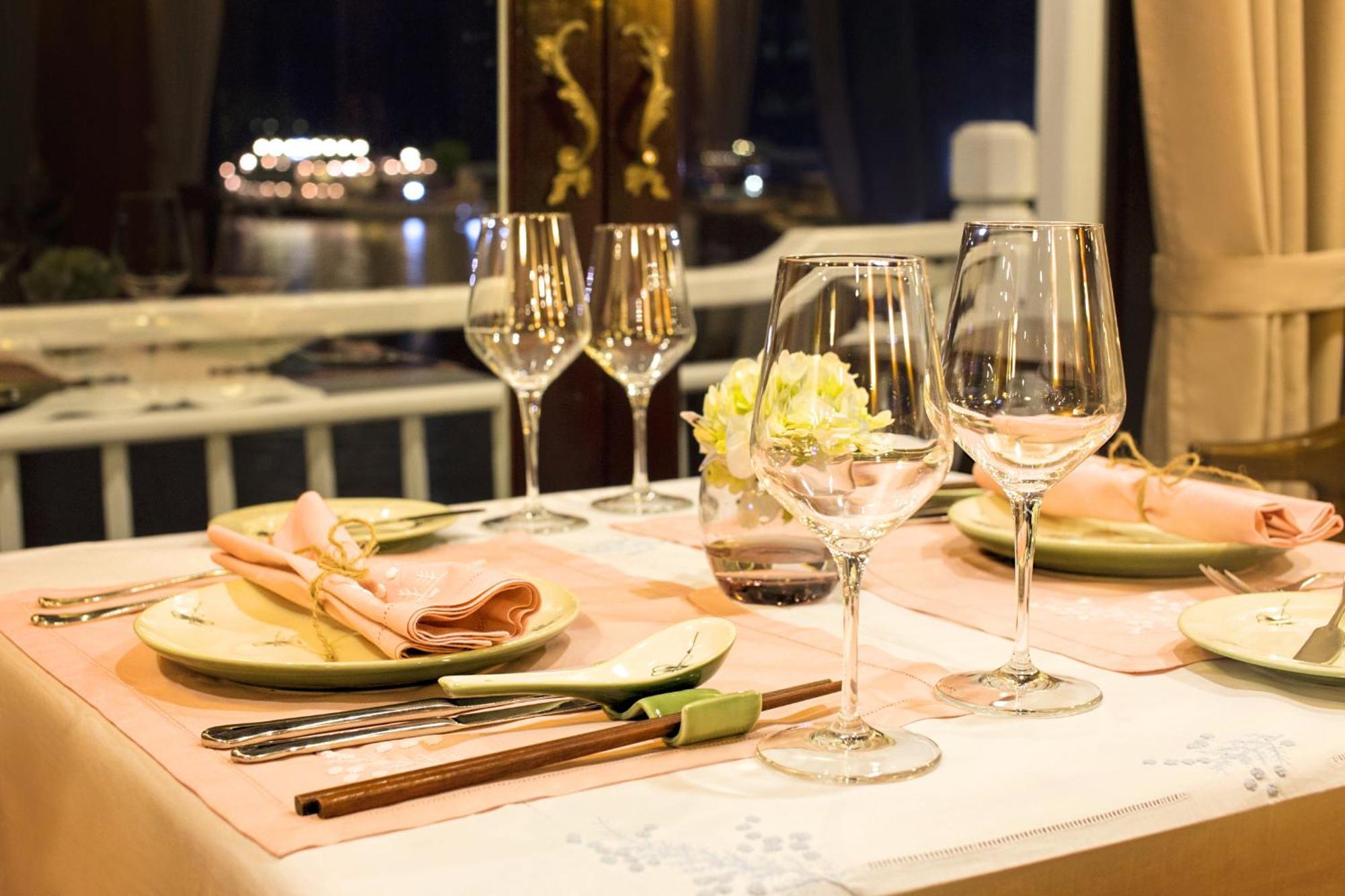 Hera Boutique Cruise Ha Long Bay Hotel Exterior photo