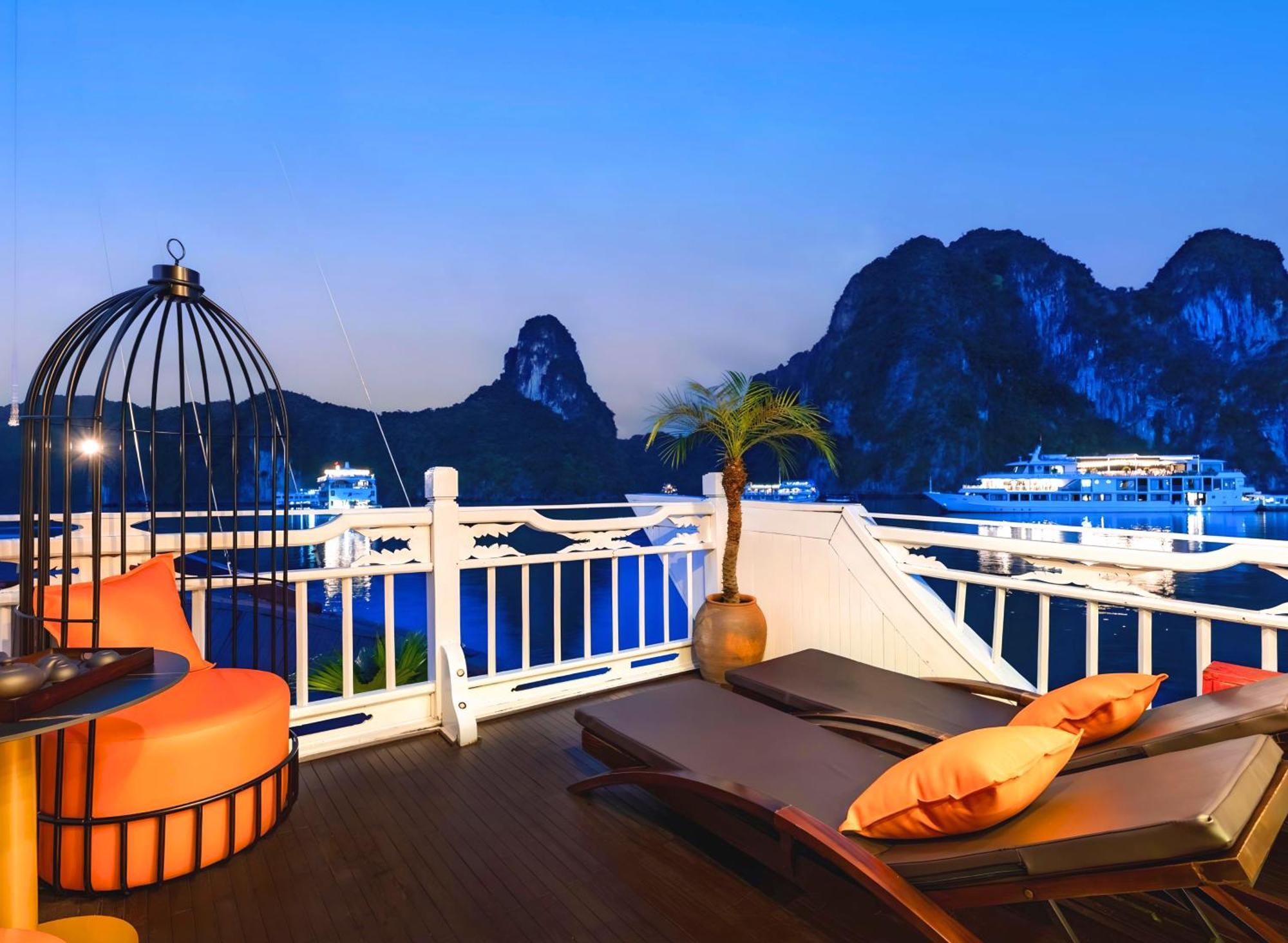 Hera Boutique Cruise Ha Long Bay Hotel Exterior photo