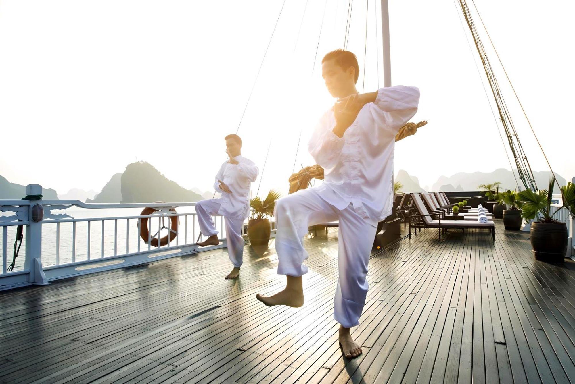 Hera Boutique Cruise Ha Long Bay Hotel Exterior photo