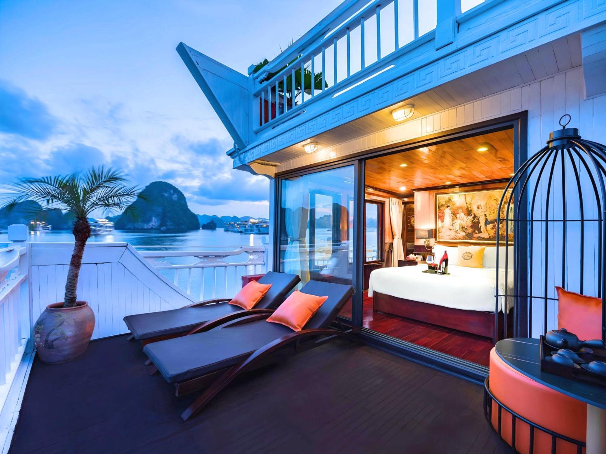 Hera Boutique Cruise Ha Long Bay Hotel Exterior photo