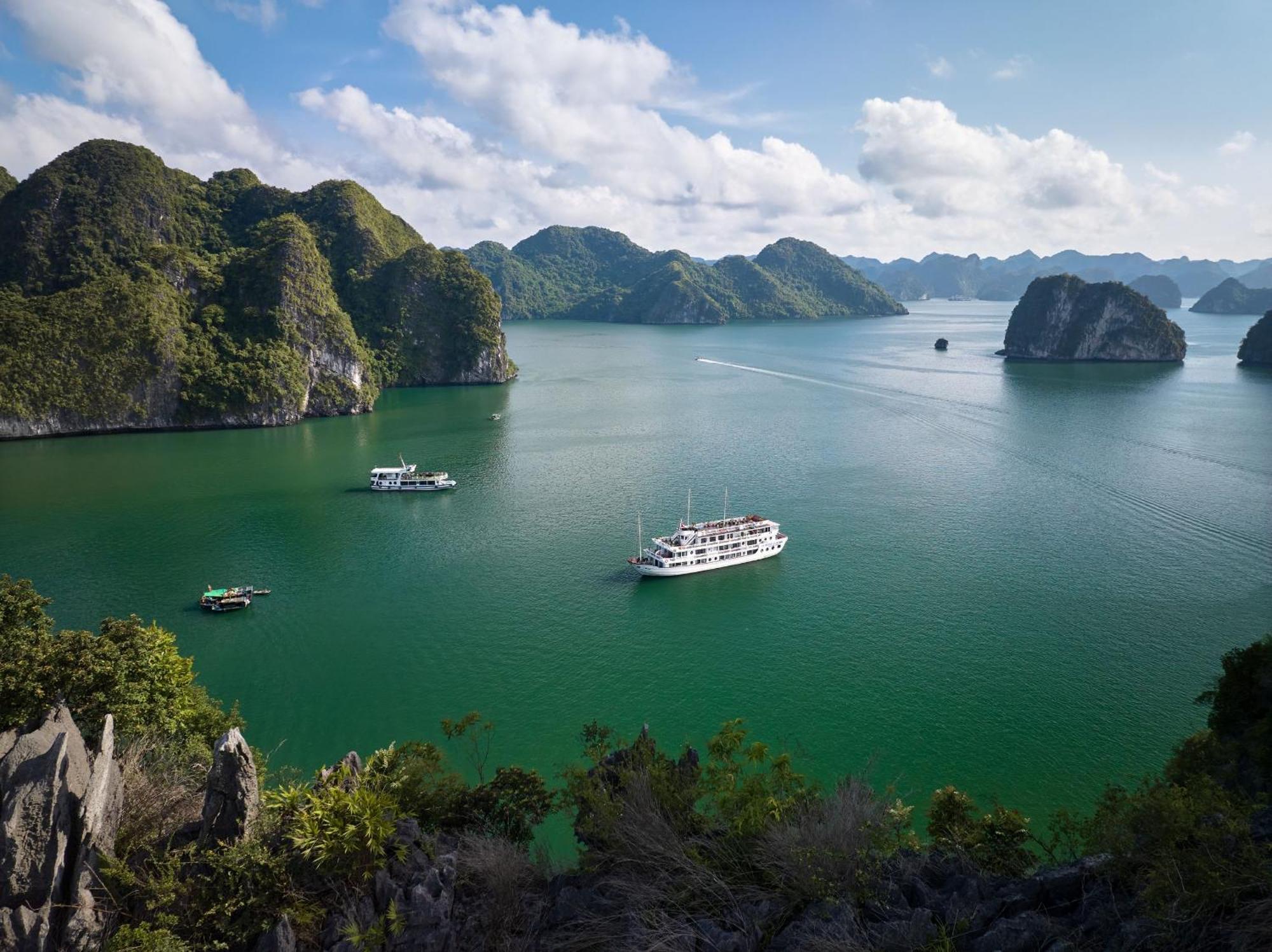 Hera Boutique Cruise Ha Long Bay Hotel Exterior photo